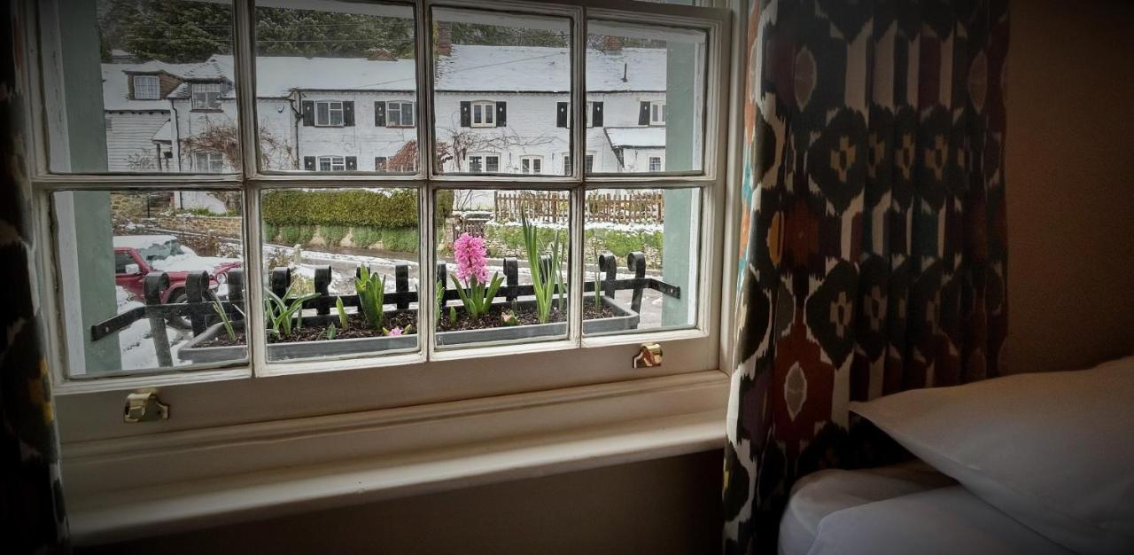 The Kings Head Hotel Dorking Exterior photo
